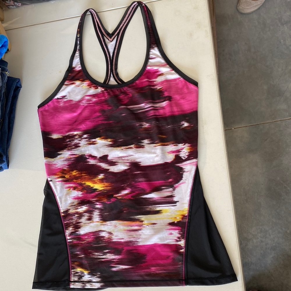 Lululemon workout tank, tag is cut but fits like an 8. Sheer rouched back.